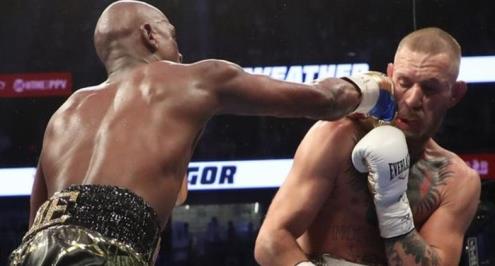 الملاكم مايويذر يفوز بنزال "المليار دولار"